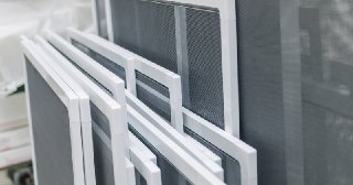 Москитные сетки на пластиковые окна Серов купить по цене от 923 руб.